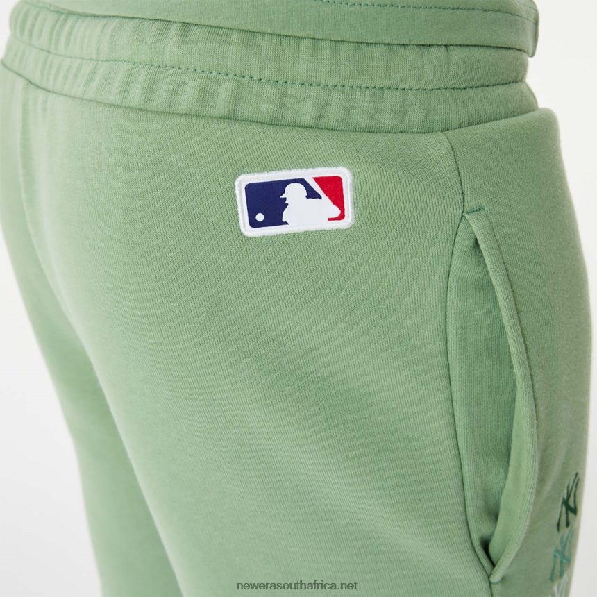 New York Yankees MLB Stacked Logo Green Shorts New Era TRBRBN2627