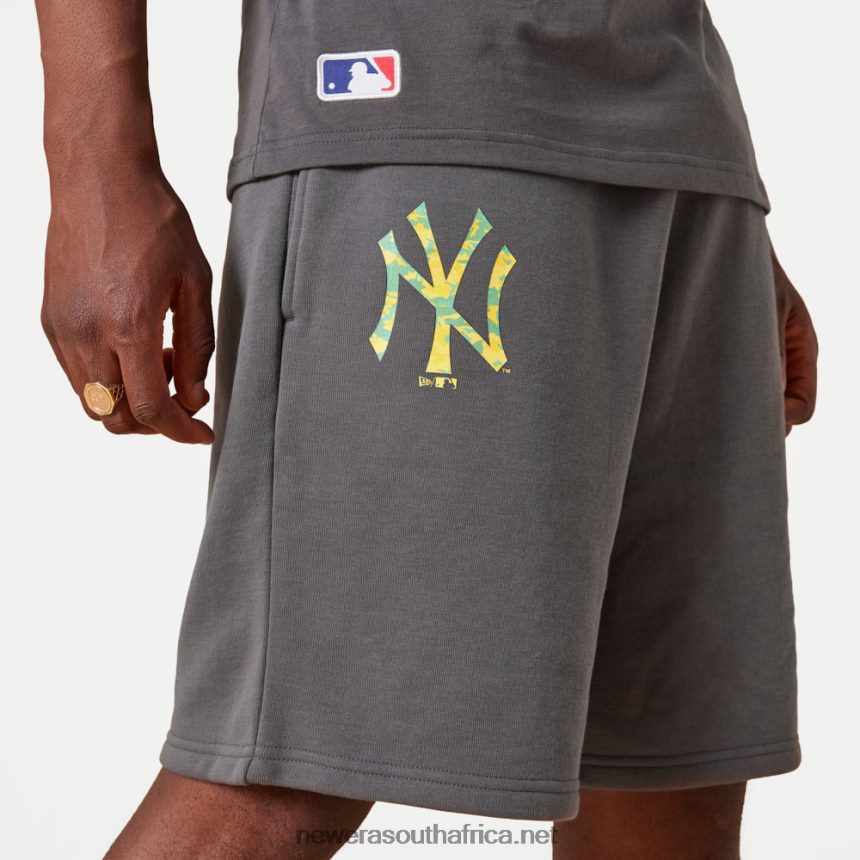 New York Yankees MLB Team Logo Dark Grey Shorts New Era TRBRBN2653