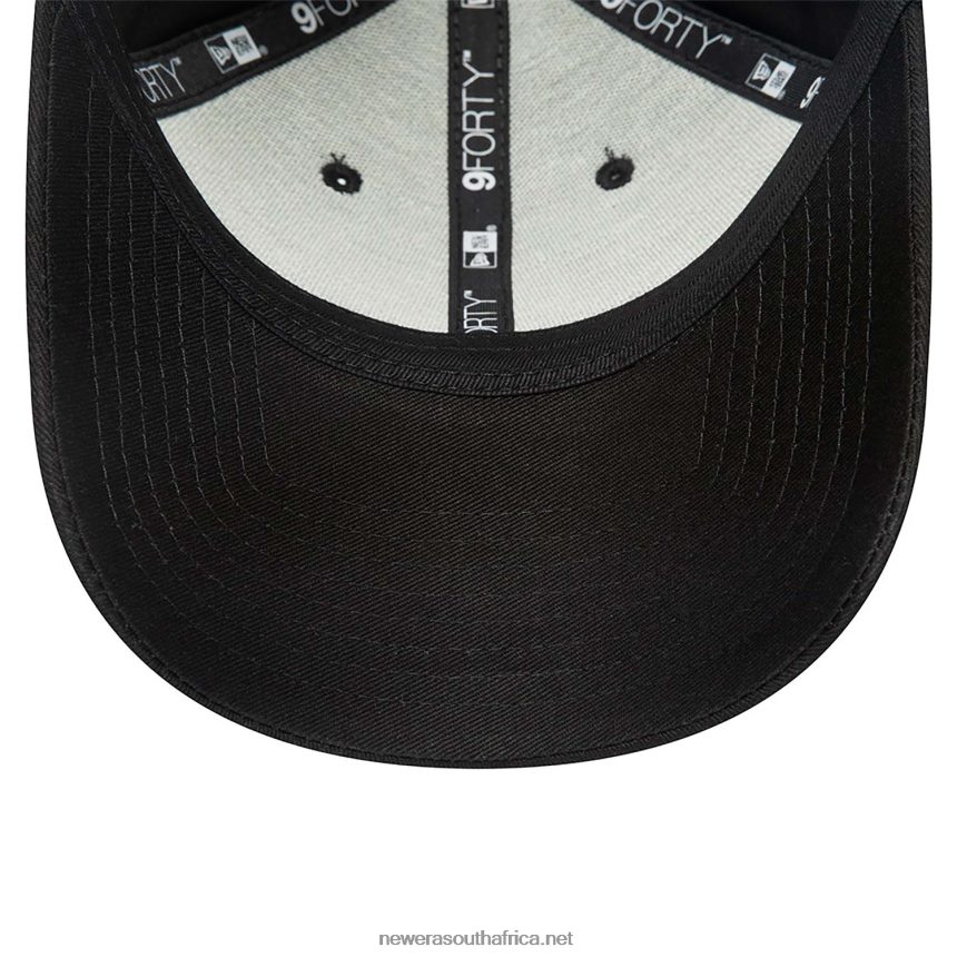 Celtic FC Black on Black 9FORTY Adjustable cap New Era TRBRBN1604