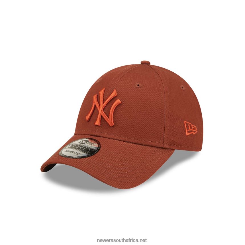New York Yankees League Essentials Dark Brown 9FORTY Adjustable Cap New Era TRBRBN1535