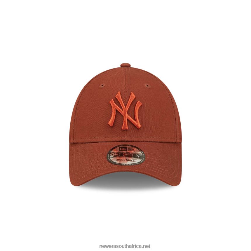 New York Yankees League Essentials Dark Brown 9FORTY Adjustable Cap New Era TRBRBN1535