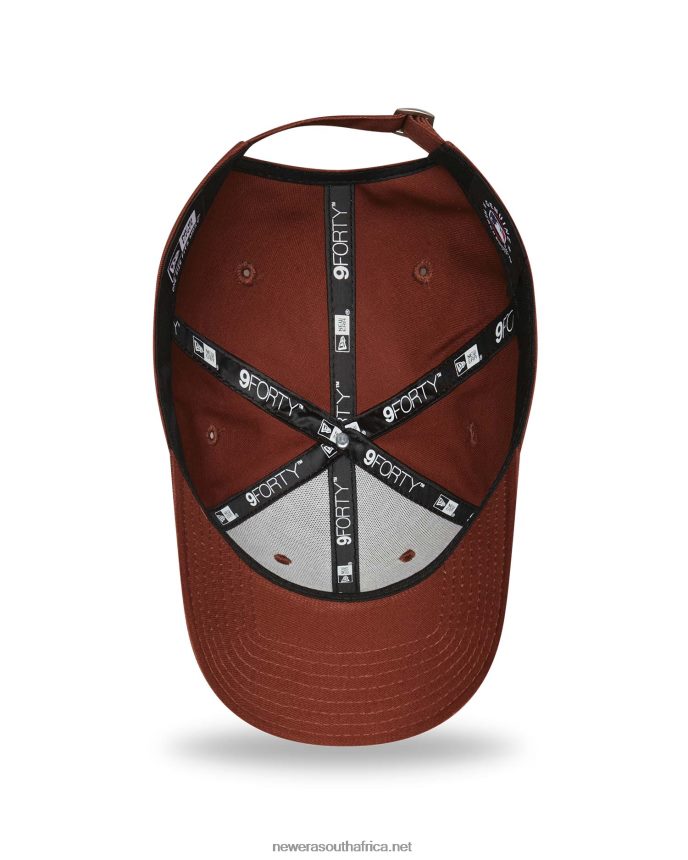 New York Yankees League Essentials Womens Dark Brown 9FORTY Adjustable Cap New Era TRBRBN1553