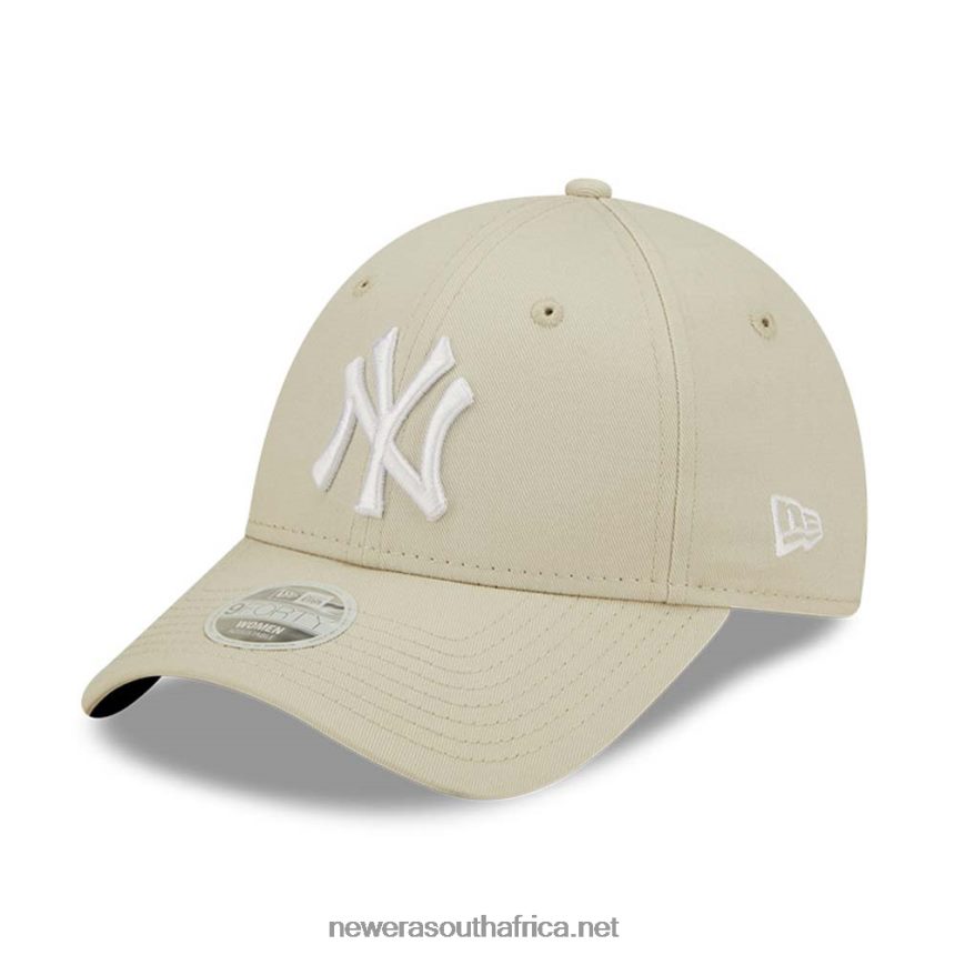 New York Yankees Womens League Essential Light Beige 9FORTY Adjustable Cap New Era TRBRBN1680