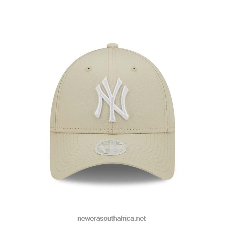 New York Yankees Womens League Essential Light Beige 9FORTY Adjustable Cap New Era TRBRBN1680