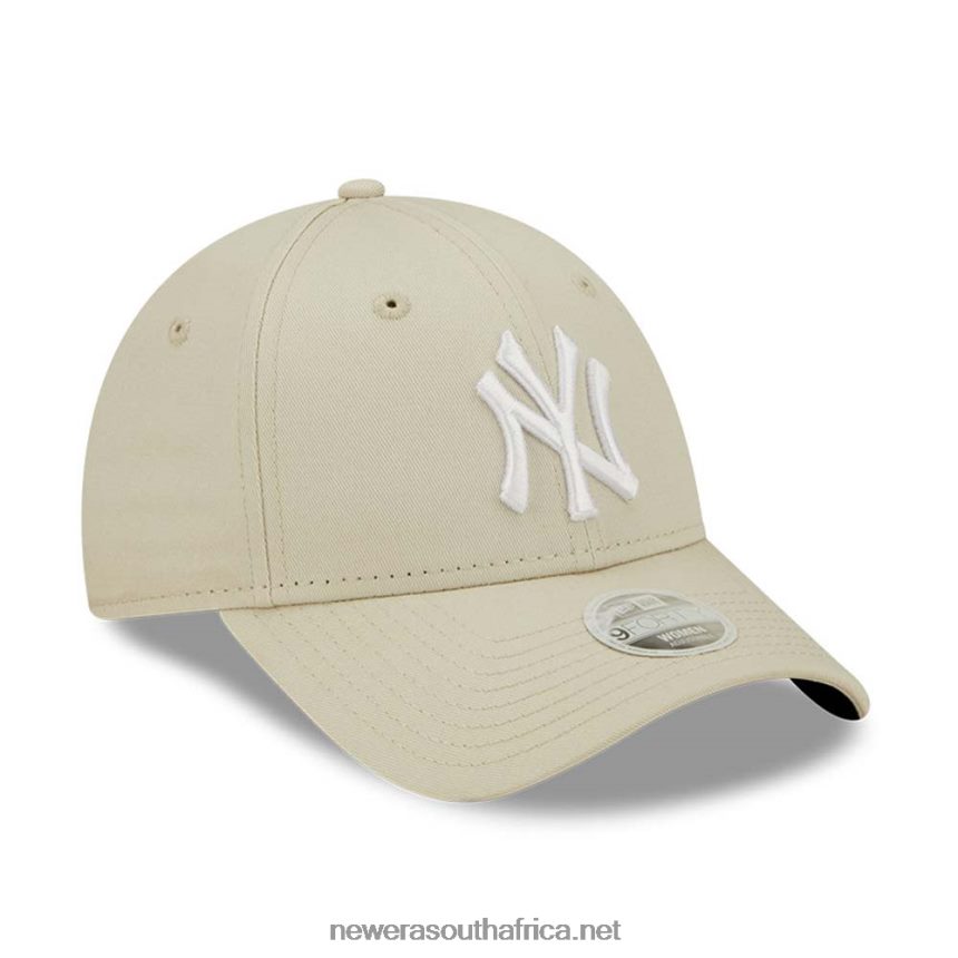 New York Yankees Womens League Essential Light Beige 9FORTY Adjustable Cap New Era TRBRBN1680