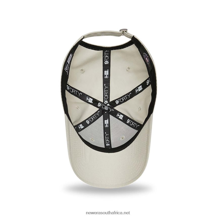 New York Yankees Womens League Essential Light Beige 9FORTY Adjustable Cap New Era TRBRBN1680